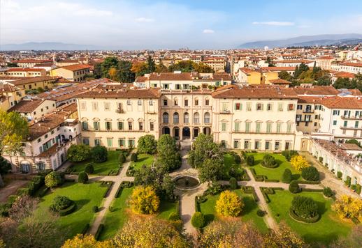 Prestigious 600-sqm estate on the piano nobile of a historical building with views of the garden Image 3