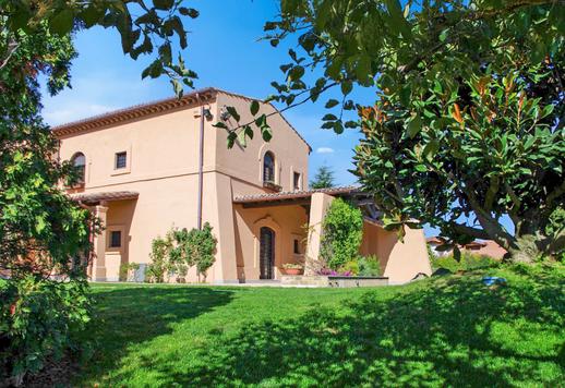 Villa esclusiva con piscina, ulivi secolari e finiture di pregio in vendita in un borgo alle porte di Roma Image 2