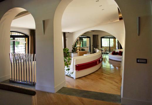 Villa esclusiva con piscina, ulivi secolari e finiture di pregio in vendita in un borgo alle porte di Roma Image 5