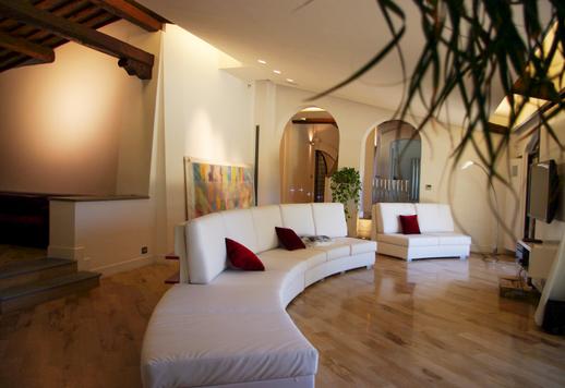 Villa esclusiva con piscina, ulivi secolari e finiture di pregio in vendita in un borgo alle porte di Roma Image 6