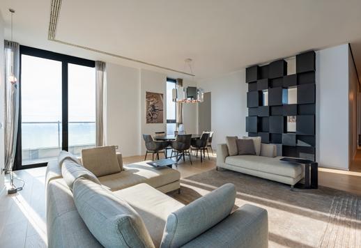 Porta Nuova'nın kalbinde, 21. katta yer alan, 235 metrekarelik panoramik manzaralı özel mülk Image 1