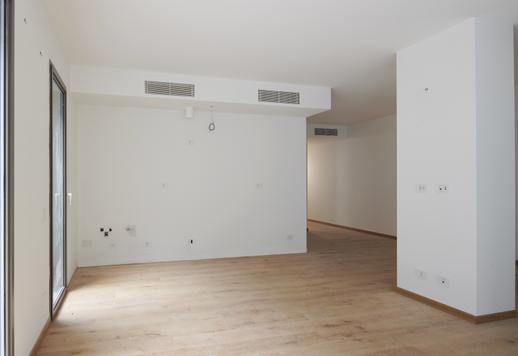 Fine estate with terrace overlloking an exclusive internal courtyard in Milan's art district Image 4