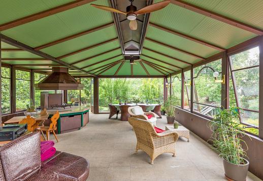 Elegáns birtok medencével és teniszpályával, panorámás helyen Image 7