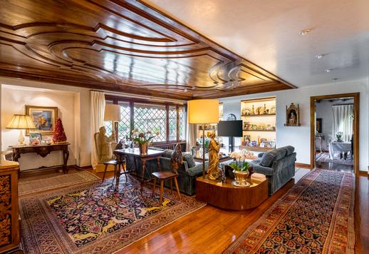 Elegáns birtok medencével és teniszpályával, panorámás helyen Image 9