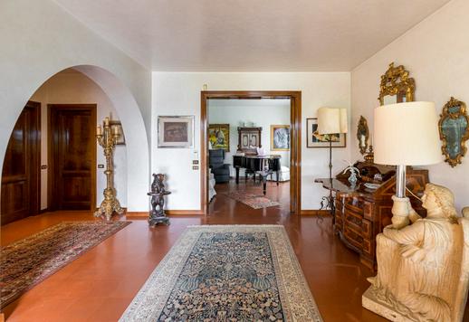 Elegáns birtok medencével és teniszpályával, panorámás helyen Image 8