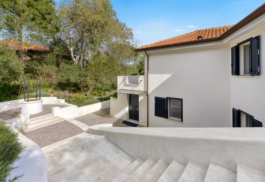 400 kv. m ploto dviejų aukštų rezidencija su penkiais miegamaisiais, šešiais vonios kambariais, SPA, privačiu paplūdimiu, tiesiogine prieiga prie ežero ir 10 000 kv. m ploto parku UNESCO biosferos rezervate. Image 8