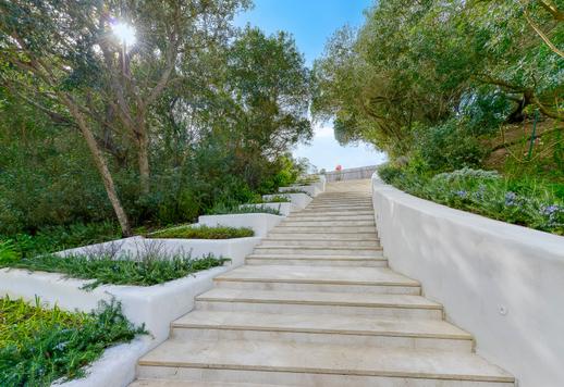 400 kv. m ploto dviejų aukštų rezidencija su penkiais miegamaisiais, šešiais vonios kambariais, SPA, privačiu paplūdimiu, tiesiogine prieiga prie ežero ir 10 000 kv. m ploto parku UNESCO biosferos rezervate. Image 7