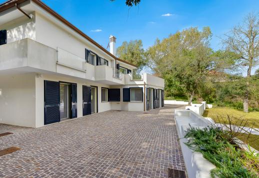 400 kv. m ploto dviejų aukštų rezidencija su penkiais miegamaisiais, šešiais vonios kambariais, SPA, privačiu paplūdimiu, tiesiogine prieiga prie ežero ir 10 000 kv. m ploto parku UNESCO biosferos rezervate. Image 9