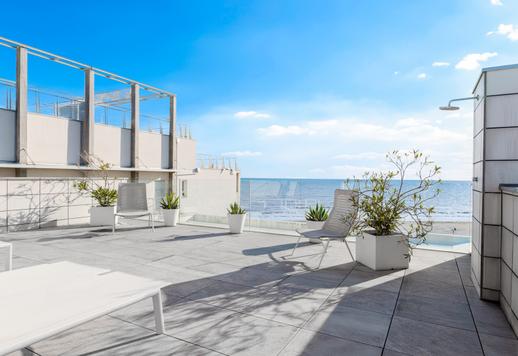 Előkelő birtok saját tetőtérrel és garázzsal 50 méterre a tengertől Image 4