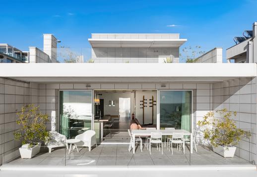 Előkelő birtok saját tetőtérrel és garázzsal 50 méterre a tengertől Image 3