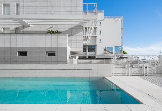 Előkelő birtok saját tetőtérrel és garázzsal 50 méterre a tengertől Image 2