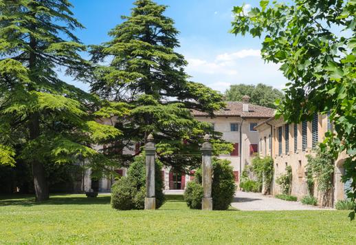 Struttura di sei edifici per 2400 mq sottoposta a tutela da parte del Ministero dei Beni Culturali Image 5