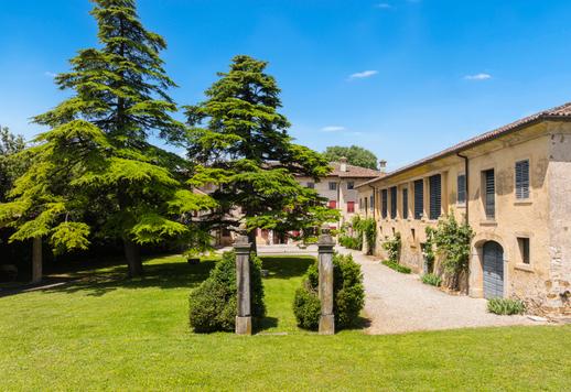 Struttura di sei edifici per 2400 mq sottoposta a tutela da parte del Ministero dei Beni Culturali Image 7