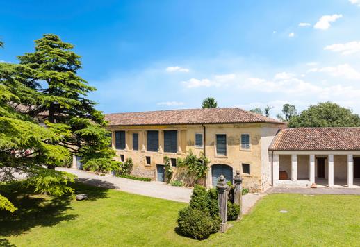 Struttura di sei edifici per 2400 mq sottoposta a tutela da parte del Ministero dei Beni Culturali Image 8