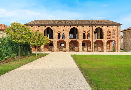 Agazzano tepeleri arasında yer alan, iki havuzlu, 4.000 metrekarelik prestijli malikane. Image 6