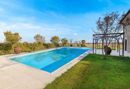 Agazzano tepeleri arasında yer alan, iki havuzlu, 4.000 metrekarelik prestijli malikane. Image 7