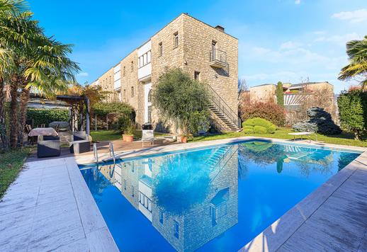 Ikonikus, 500 négyzetméteres ingatlan kerttel és medencével, néhány percre Bergamo központjától Image 1