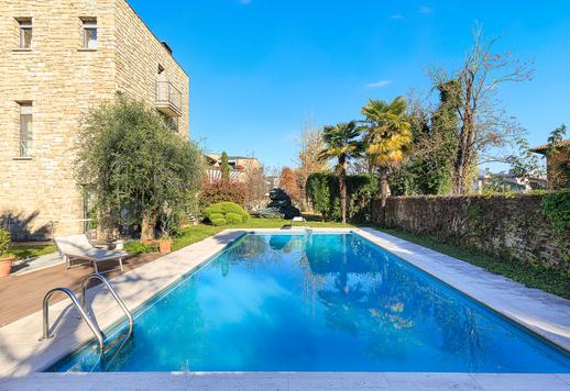 Ikonikus, 500 négyzetméteres ingatlan kerttel és medencével, néhány percre Bergamo központjától Image 4