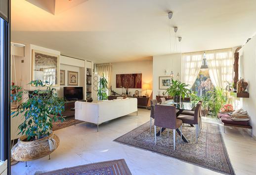 Ikonikus, 500 négyzetméteres ingatlan kerttel és medencével, néhány percre Bergamo központjától Image 7