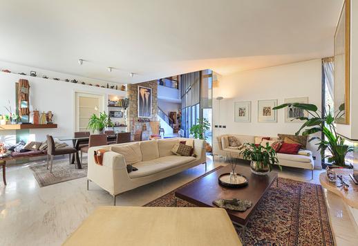 Ikonikus, 500 négyzetméteres ingatlan kerttel és medencével, néhány percre Bergamo központjától Image 6