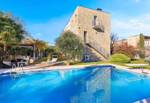 Ikonikus, 500 négyzetméteres ingatlan kerttel és medencével, néhány percre Bergamo központjától Image 3