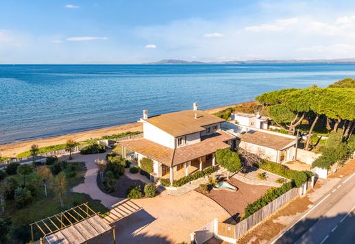 عقار فاخر مع مسبح بانورامي وإطلالات خلابة على البحر Image 1