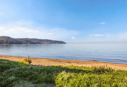 عقار فاخر مع مسبح بانورامي وإطلالات خلابة على البحر Image 7