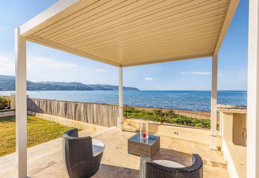 عقار فاخر مع مسبح بانورامي وإطلالات خلابة على البحر Image 4