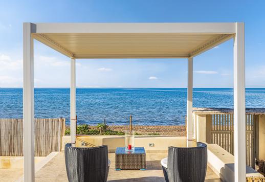 عقار فاخر مع مسبح بانورامي وإطلالات خلابة على البحر Image 5