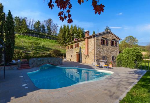 Bájos rezidencia két független villával, 14 hektáron, elegáns belső terekkel Image 2