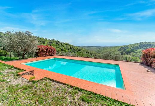 Antigua finca agrícola de unos 1.700 m² distribuida en tres edificios independientes, situada en un terreno de 23 hectáreas que incluye un olivar de 659 árboles y un viñedo en producción de Merlot y Sangiovese Image 8