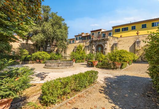 Appartamento 5 | Prestigiosa dimora di 400 mq al secondo piano dell'ala storica con affreschi e terrazza privata Image 5