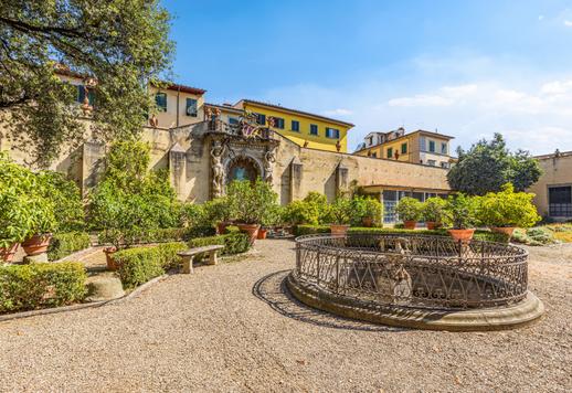 Appartamento 5 | Prestigiosa dimora di 400 mq al secondo piano dell'ala storica con affreschi e terrazza privata Image 9