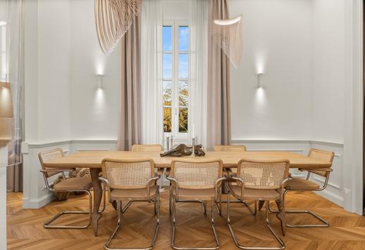 Résidence de 260 m² sur trois niveaux avec terrasse panoramique, cheminée et deux places de parking privées dans un quartier résidentiel prestigieux à quelques minutes du centre historique. Image 8