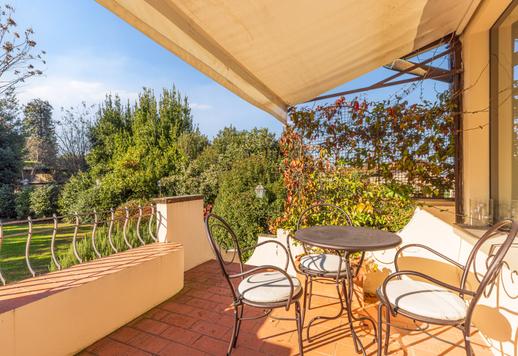 Extraordinaria casa adosada del siglo XV de 642 m² distribuidos en cuatro plantas, con jardín privado y terrazas panorámicas. Image 8