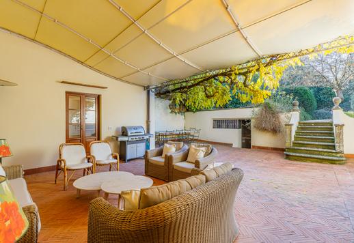 Extraordinaria casa adosada del siglo XV de 642 m² distribuidos en cuatro plantas, con jardín privado y terrazas panorámicas. Image 7