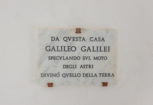 Extraordinaria casa adosada del siglo XV de 642 m² distribuidos en cuatro plantas, con jardín privado y terrazas panorámicas. Image 9