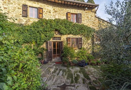 13th-century estate with vast olive grove and pool Image 7