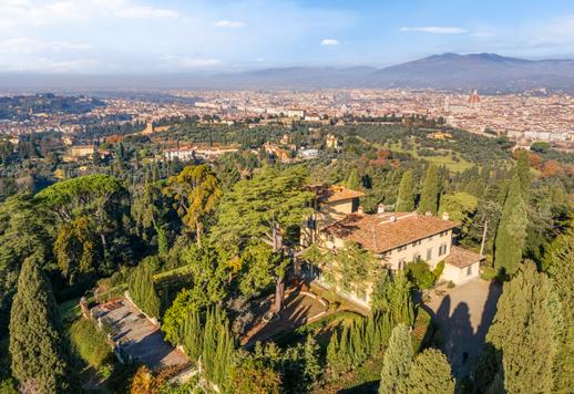 Istorinė rezidencija ant kalvos su šimtmečių senumo parku, alyvmedžių giraite ir senoviniais pastatais, iš kurios atsiveria vaizdas į Florencijos paminklus ir kuri yra Arčetrio ramybės apsuptyje. Image 1