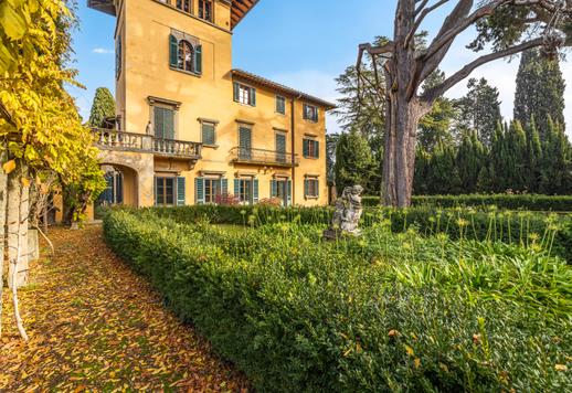 Istorinė rezidencija ant kalvos su šimtmečių senumo parku, alyvmedžių giraite ir senoviniais pastatais, iš kurios atsiveria vaizdas į Florencijos paminklus ir kuri yra Arčetrio ramybės apsuptyje. Image 9