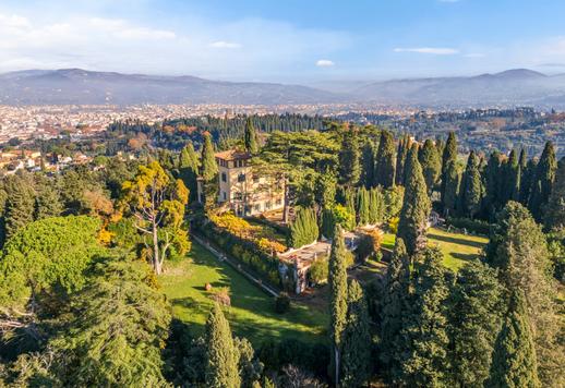 Istorinė rezidencija ant kalvos su šimtmečių senumo parku, alyvmedžių giraite ir senoviniais pastatais, iš kurios atsiveria vaizdas į Florencijos paminklus ir kuri yra Arčetrio ramybės apsuptyje. Image 5