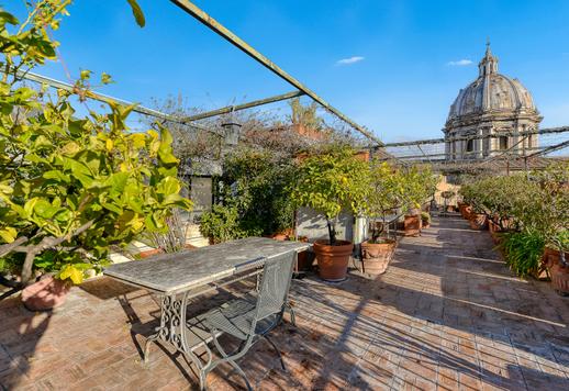 Raffinert eiendom på 350 kvm med panoramaterrasse over Den evige stad Image 2