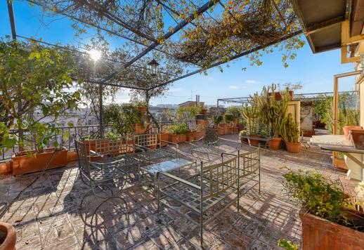 Raffinert eiendom på 350 kvm med panoramaterrasse over Den evige stad Image 6