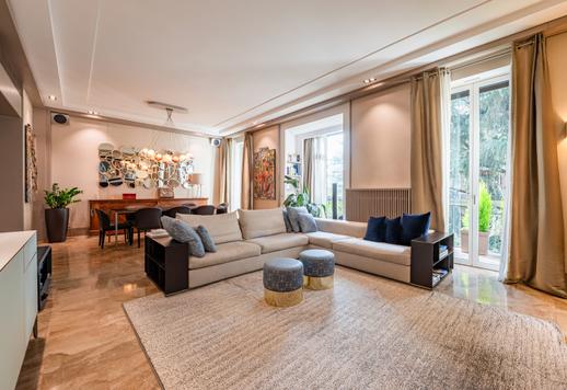 Vakkert renovert eiendom med store balkonger og fantastisk utsikt over grøntområdet mellom Corso Garibaldi og Arena di Milano. Image 1