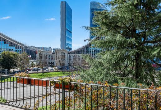 Prestisjefylt bolig mellom Portello og CityLife, med utsikt over De tre tårnene, med funksjonelle rom og moderne bekvemmeligheter. Image 8