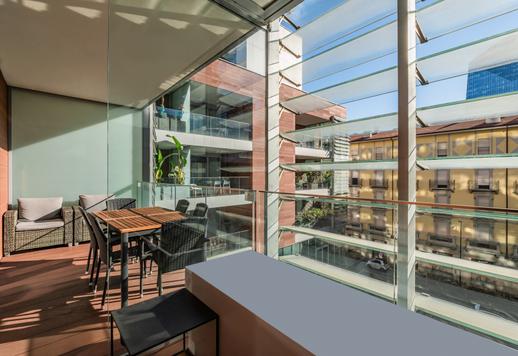 Porta Nuova bölgesinde, seçkin olanaklara, ortak bir sağlıklı yaşam alanına ve nefes kesen manzaraya sahip modern bir daire. Image 4