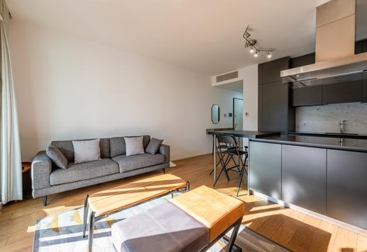 Porta Nuova bölgesinde, seçkin olanaklara, ortak bir sağlıklı yaşam alanına ve nefes kesen manzaraya sahip modern bir daire. Image 1