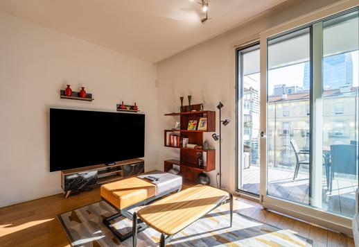 Porta Nuova bölgesinde, seçkin olanaklara, ortak bir sağlıklı yaşam alanına ve nefes kesen manzaraya sahip modern bir daire. Image 3