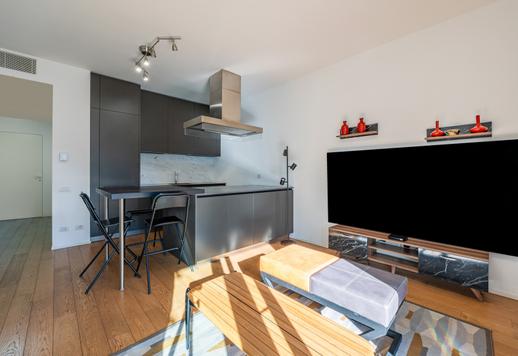 Porta Nuova bölgesinde, seçkin olanaklara, ortak bir sağlıklı yaşam alanına ve nefes kesen manzaraya sahip modern bir daire. Image 2