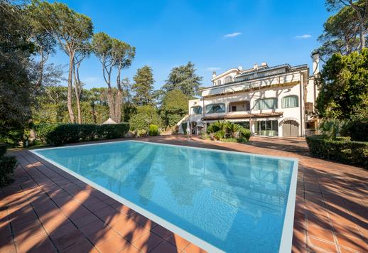 Elegáns magánház Észak-Róma legelegánsabb komplexumában Image 4